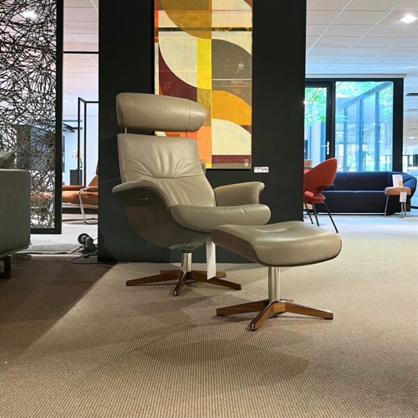 Conform Time Out large relaxfauteuil met hocker